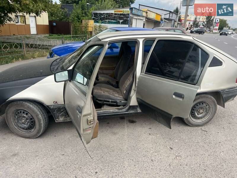 Хэтчбек Opel Kadett 1988 в Каменец-Подольском фото 6 Хэтчбек Opel Kadett 1988 в Каменец-Подольском
