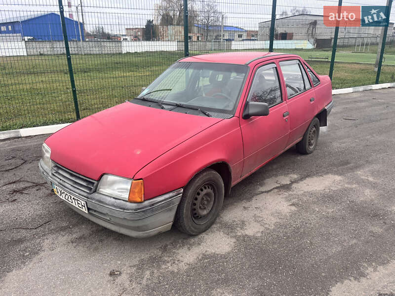Седан Opel Kadett 1989 в Харькове