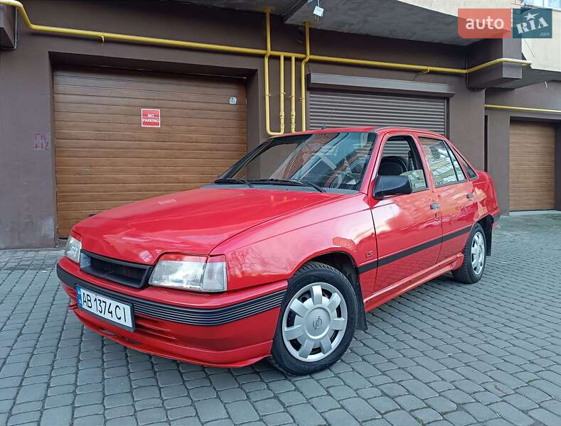 Седан Opel Kadett 1990 в Виннице