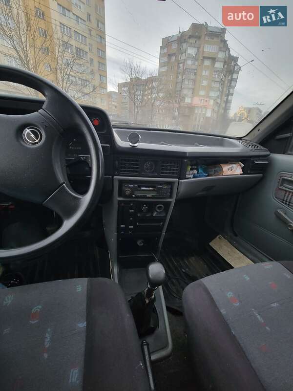 Універсал Opel Kadett 1988 в Івано-Франківську