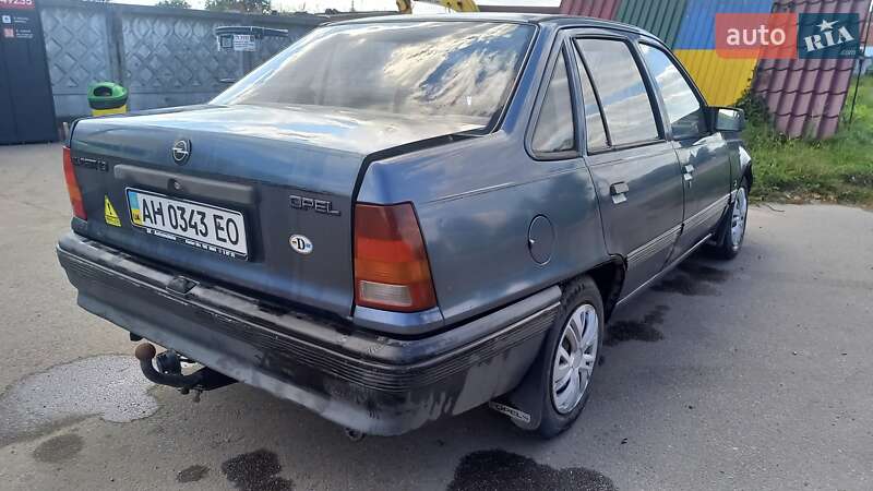 Седан Opel Kadett 1989 в Охтирці