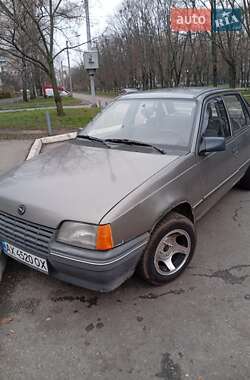 Седан Opel Kadett 1988 в Харькове