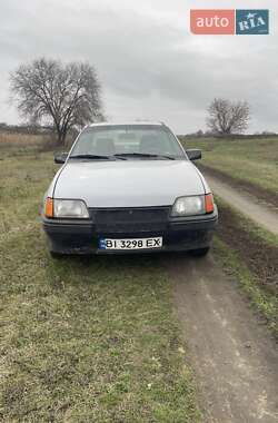 Седан Opel Kadett 1986 в Царичанке