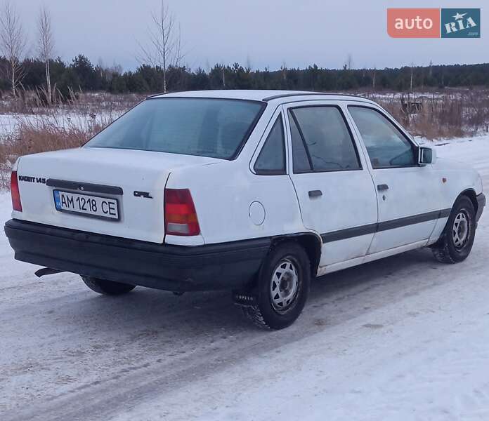 Седан Opel Kadett 1991 в Славуте