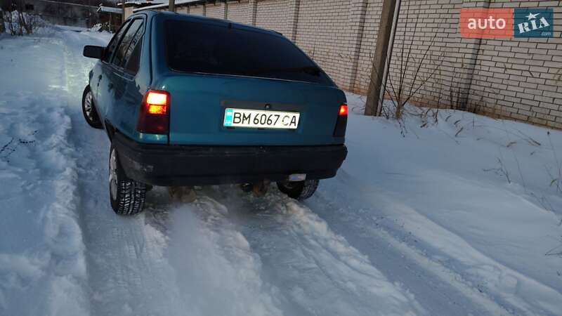 Хэтчбек Opel Kadett 1985 в Шостке