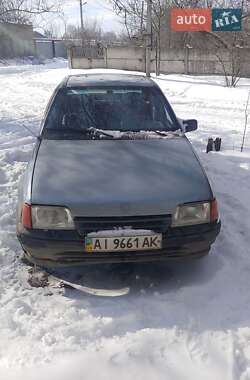 Седан Opel Kadett 1986 в Ватутино