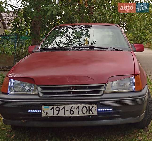 Хэтчбек Opel Kadett 1991 в Южном