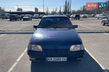 Седан Opel Kadett 1990 в Києві