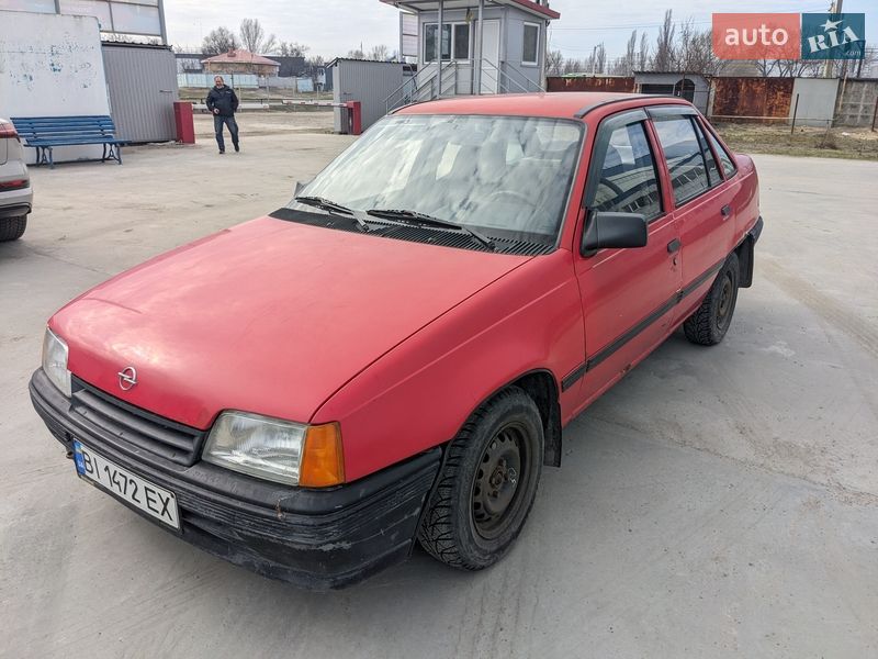 Седан Opel Kadett 1988 в Кременчуці