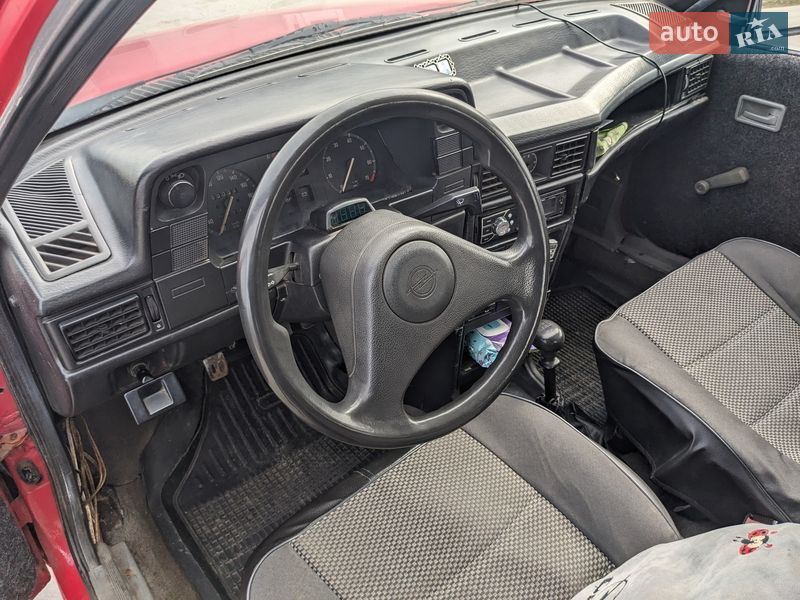 Седан Opel Kadett 1988 в Кременчуці