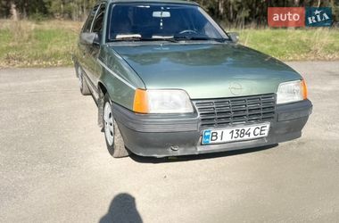 Седан Opel Kadett 1986 в Тараще