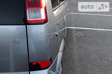 Хетчбек Opel Meriva 2004 в 