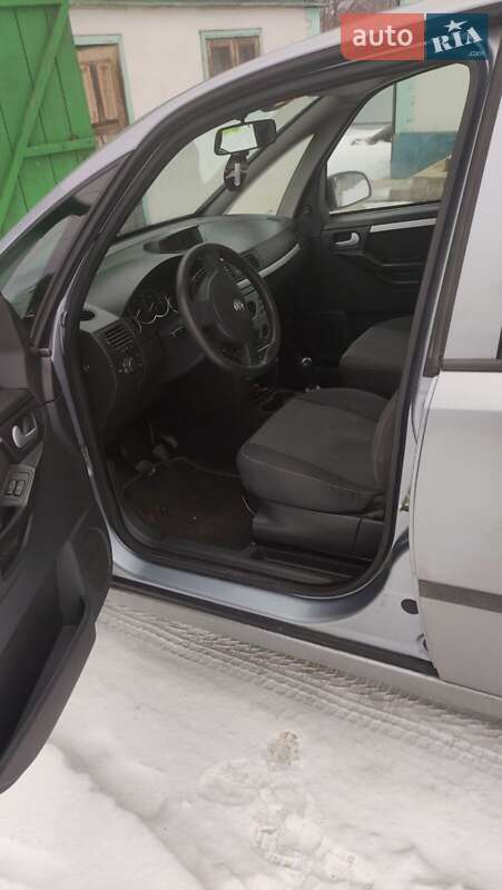 Минивэн Opel Meriva 2004 в Сторожинце