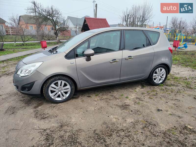 Микровэн Opel Meriva 2011 в Харькове