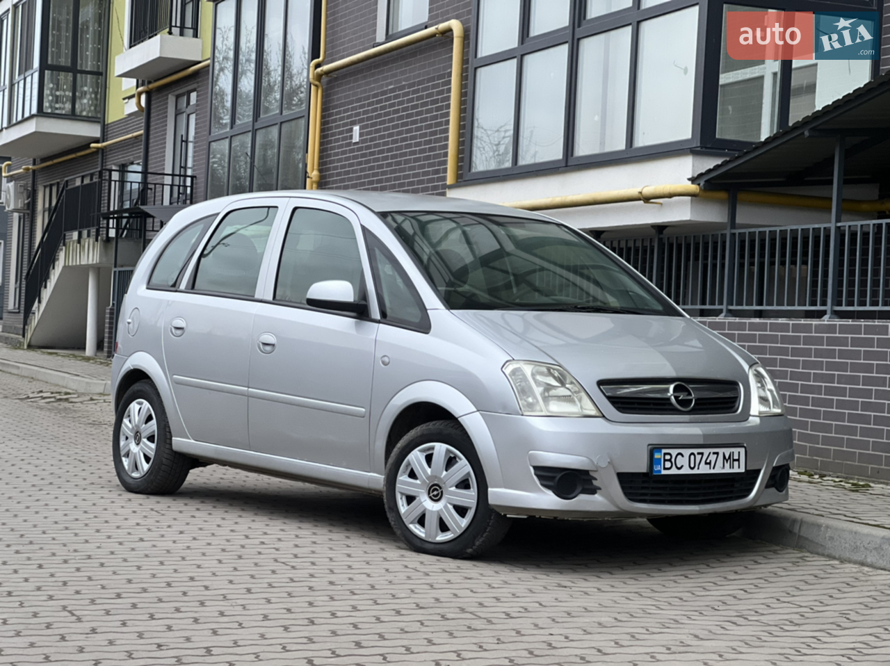 Продам гарне авто дуже хорошому стані!
Мотор коробка супер !
По кузову дуже в живому старі! не гнила
Мотор масла не бере їде дуже жваво
росхід 5 літрів заправив і забув )
Є тріщина на лобовому
Любий вид переоформлення
Жовква торгу нема