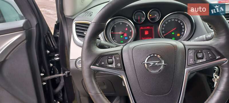 Внедорожник / Кроссовер Opel Mokka 2012 в Луцке