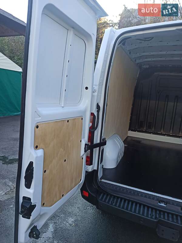 Вантажний фургон Opel Movano 2021 в Умані