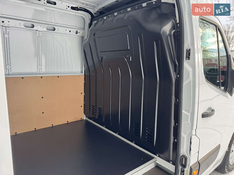 Вантажний фургон Opel Movano 2021 в Кореці