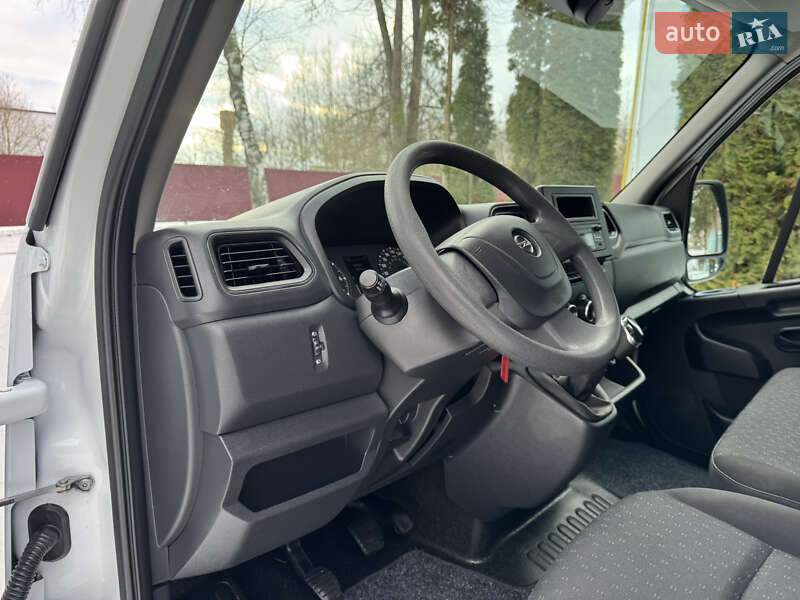 Вантажний фургон Opel Movano 2021 в Кореці