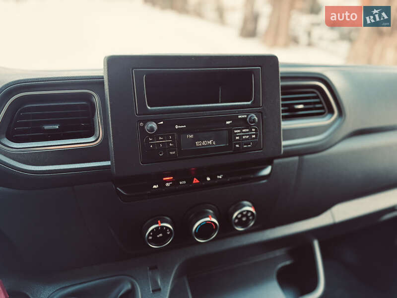 Вантажний фургон Opel Movano 2021 в Кореці