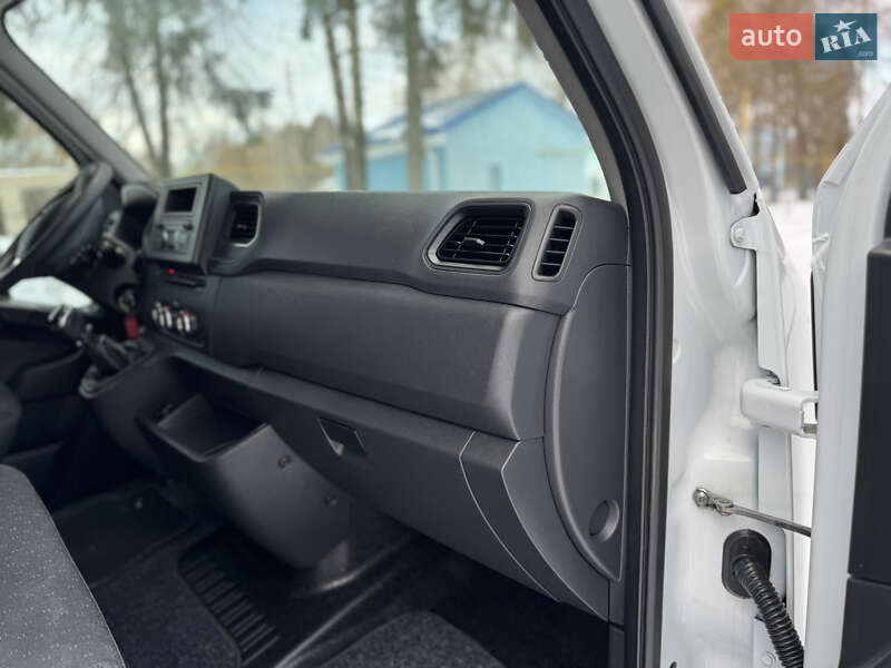 Вантажний фургон Opel Movano 2021 в Кореці