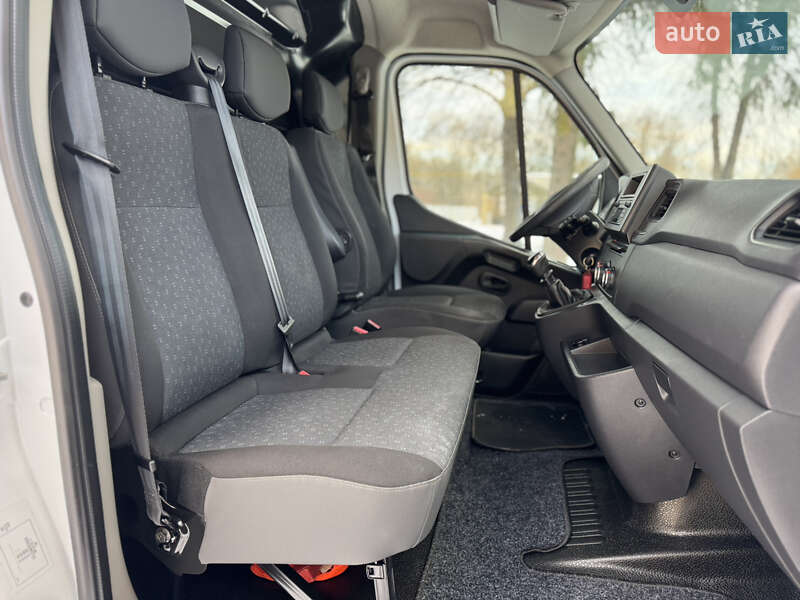 Вантажний фургон Opel Movano 2021 в Кореці