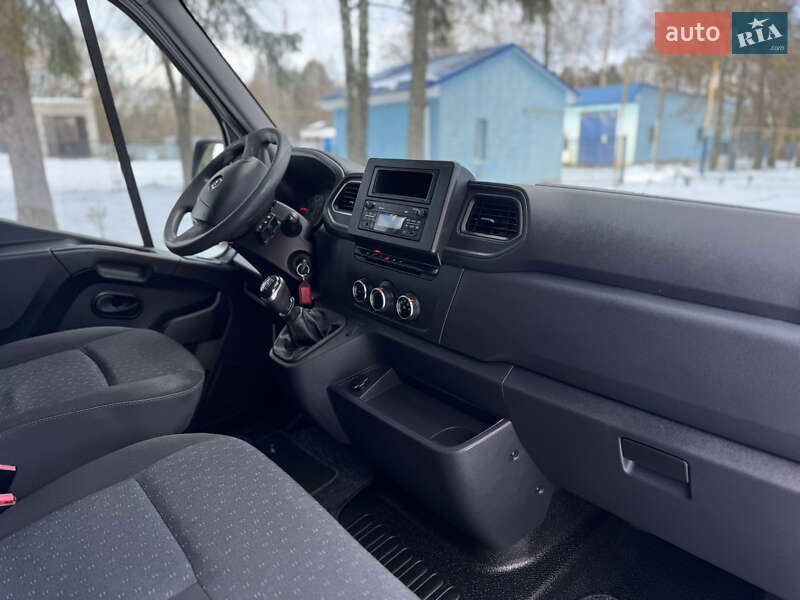 Вантажний фургон Opel Movano 2021 в Кореці