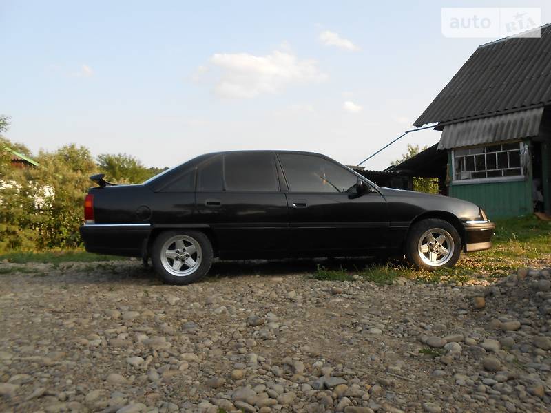 Седан Opel Omega 1989 в Калуше