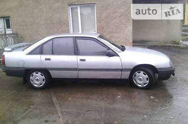 Седан Opel Omega 1988 в Ивано-Франковске