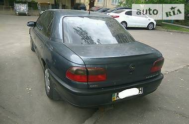 Седан Opel Omega 1995 в Киеве