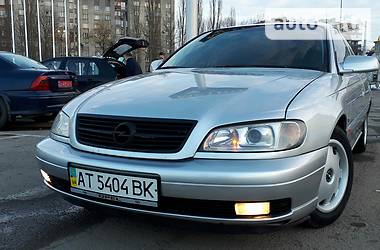 Седан Opel Omega 2000 в Ивано-Франковске