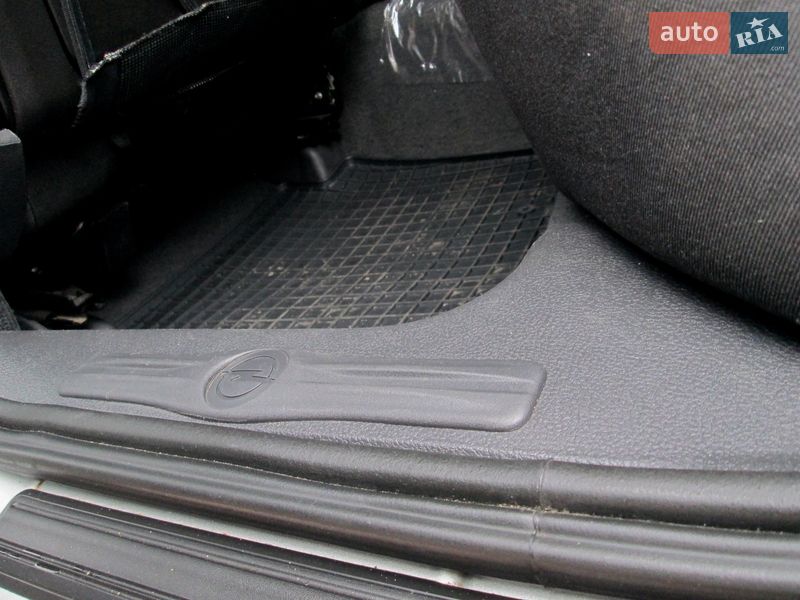 Седан Opel Omega 2003 в Черкасах