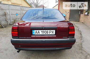 Седан Opel Omega 1990 в Фастове