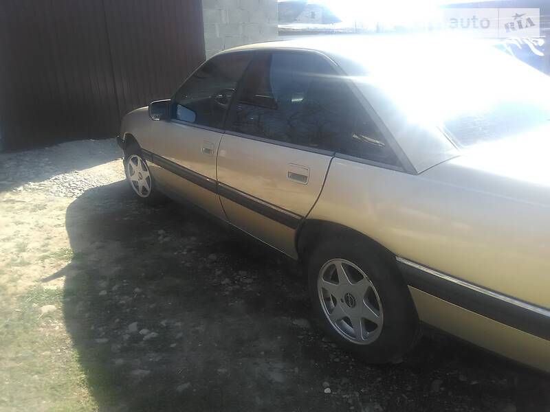 Седан Opel Omega 1987 в Стрые