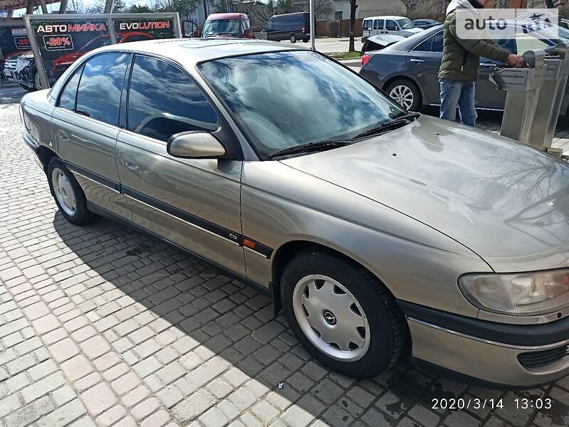 Седан Opel Omega 1998 в Ивано-Франковске
