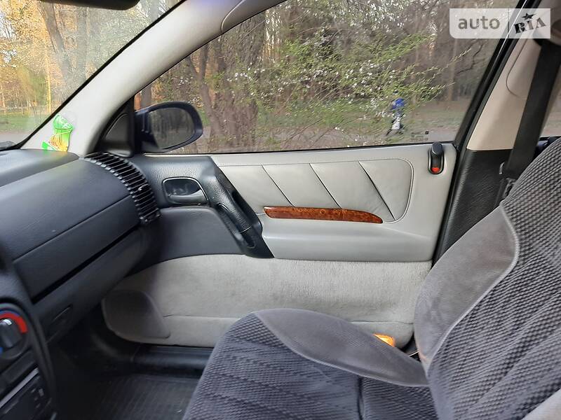 Седан Opel Omega 1995 в Хмельницькому