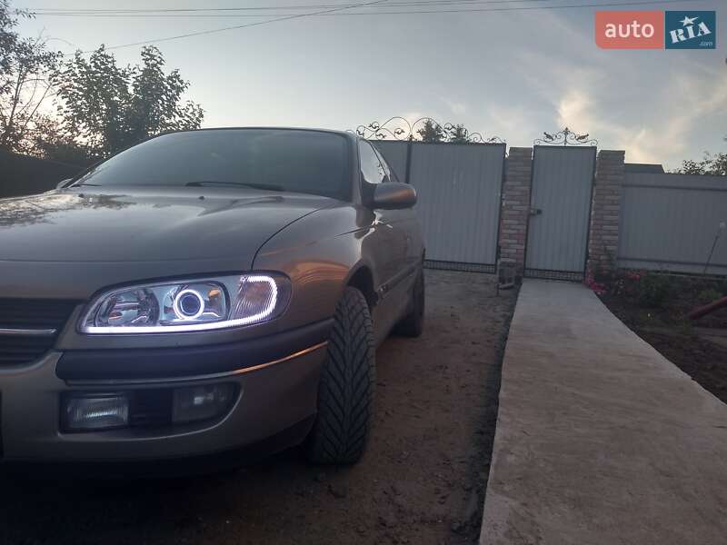 Седан Opel Omega 1996 в Благовіщенську