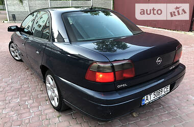 Седан Opel Omega 2002 в Львове