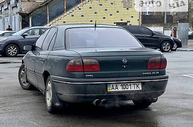 Седан Opel Omega 1998 в Киеве