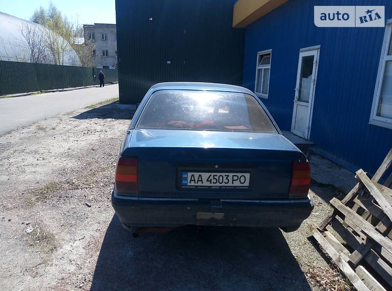 Седан Opel Omega 1993 в Киеве