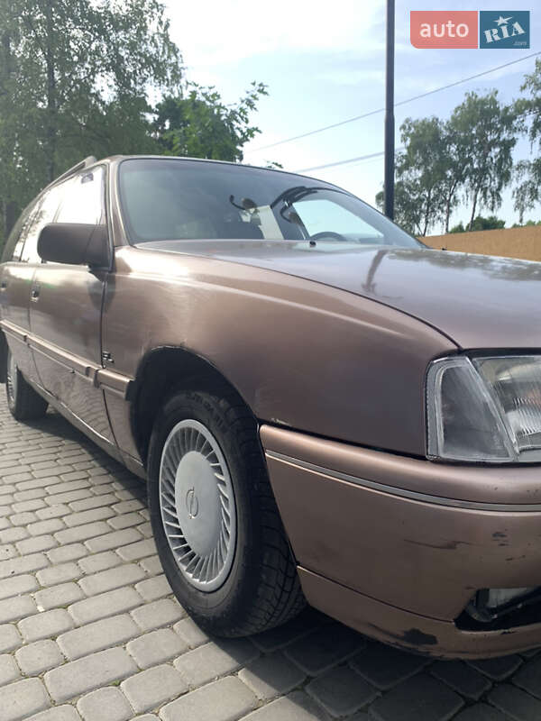 Универсал Opel Omega 1988 в Ивано-Франковске