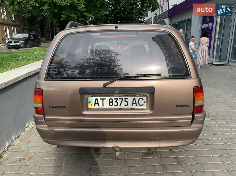 Универсал Opel Omega 1988 в Ивано-Франковске