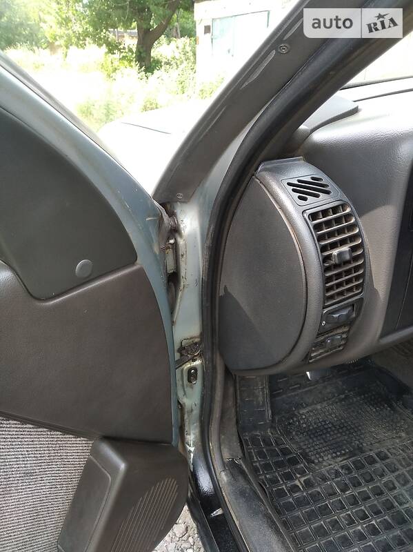 Седан Opel Omega 1987 в Покрові