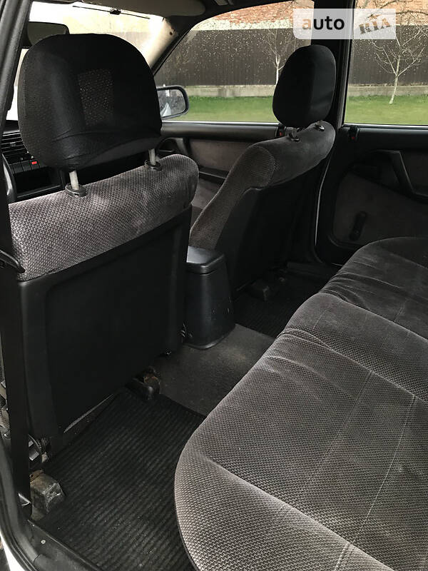 Седан Opel Omega 1988 в Стрию