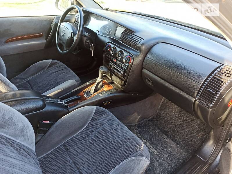 Седан Opel Omega 1995 в Новой Ушице