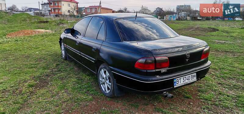 Седан Opel Omega 1995 в Южном