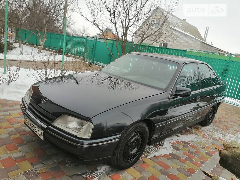 Седан Opel Omega 1988 в Миргороде