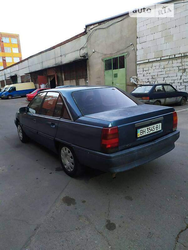 Седан Opel Omega 1990 в Одессе