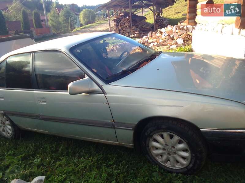 Седан Opel Omega 1988 в Сколе