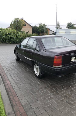 Седан Opel Omega 1990 в Киеве